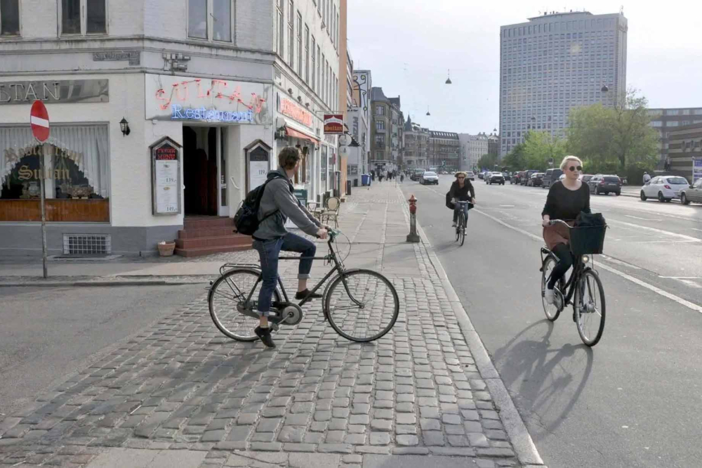raised cobbled crosswalks