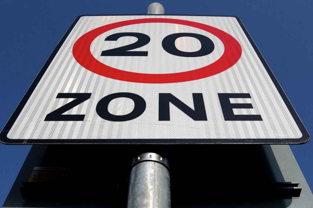 20MPH ZONE UK SPEED LIMIT